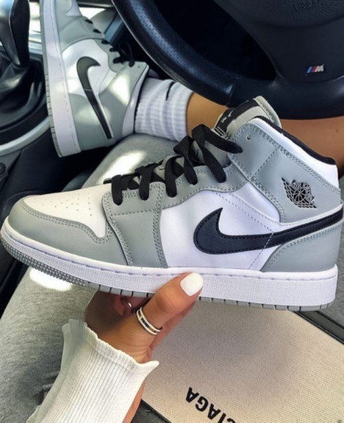 jordan retro 1 high LIGHT SMOKE GREY for her