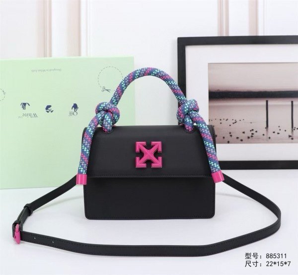 Off-White Leather Insert Gummy Black with Metallic Pink Arrows At Front. Rope Handle Jitney 1.4 Shoulder Bag (D885311 Black)