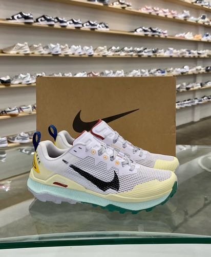 E wildhorse 8 trail white alabaster university gold black