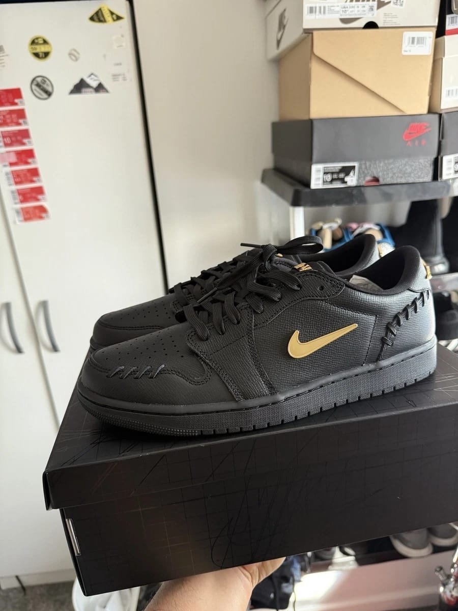 Nik e air jordann 1 low method of make black gold with og box