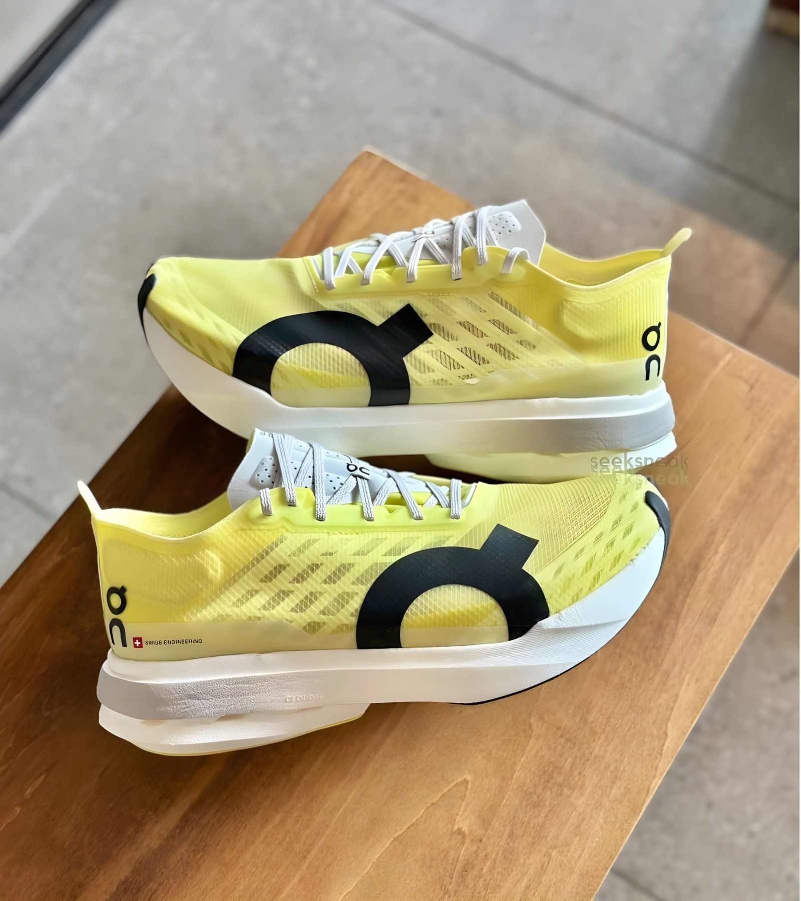 On Running Cloudboom Strike Limelight Wolf