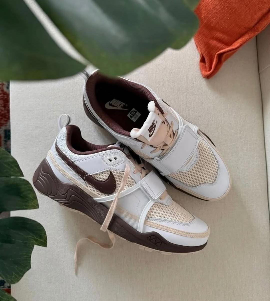 Zoom Field X Travis Scott Light Chocolate Sneaker