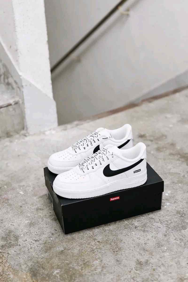 Supreme x Nikee AirForce 1 Low White Black