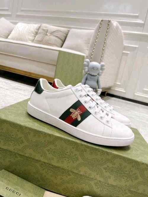 Gucci_ Ace Embroidered Bee 424