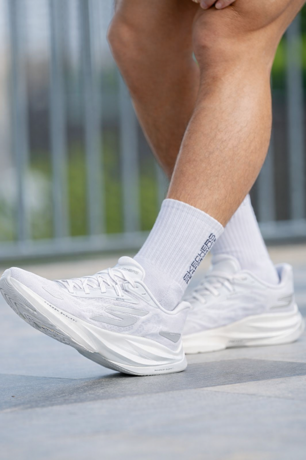 Skecher.s Aero Spark white Running