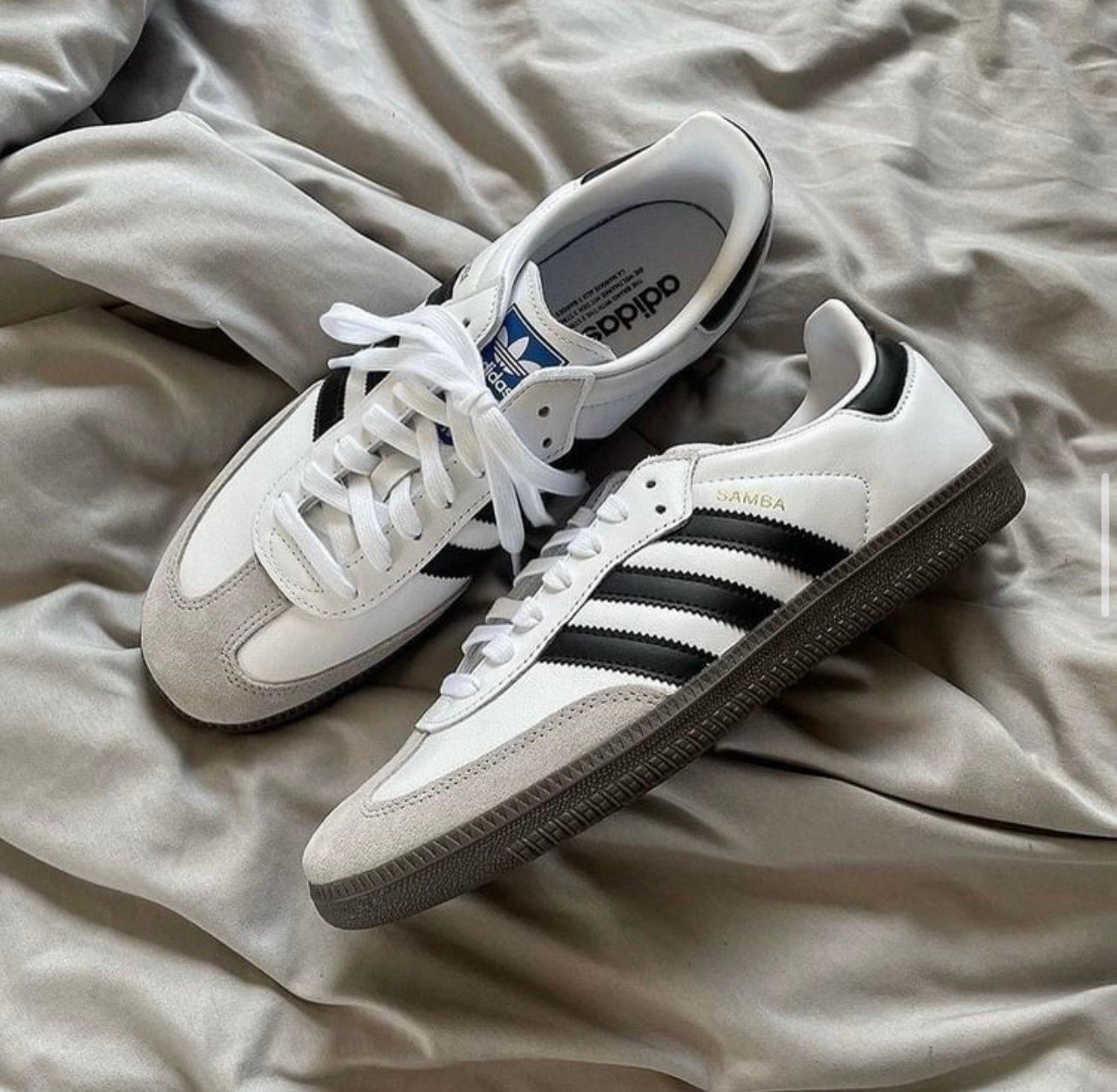 ADIDA.S SAMBA WHITE BLACK WITH KEYCHAIN