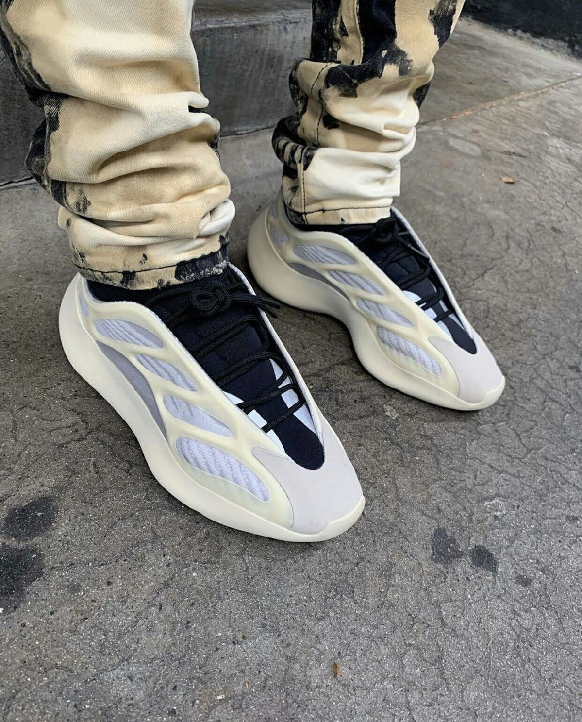 Adida.s Yeezy 700 v3 Azael Glowing Semi UA
