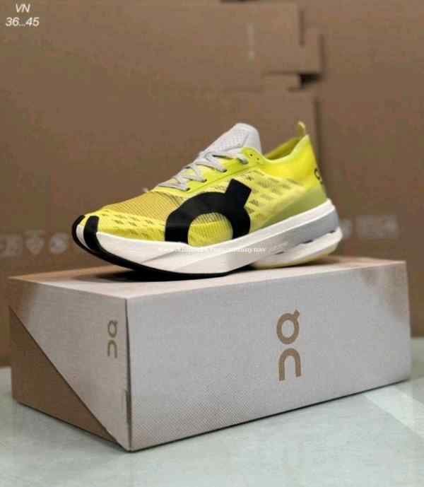 On Cloud Boom Strike Limelight