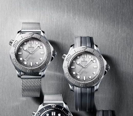 Omega Seamaster 300m Diver New Silver Grey Dial With Extra Silicon Strap